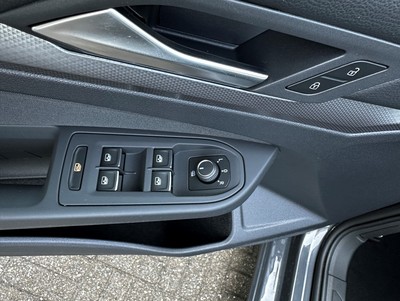 VW_Golf8_Active_Gr_18.jpg