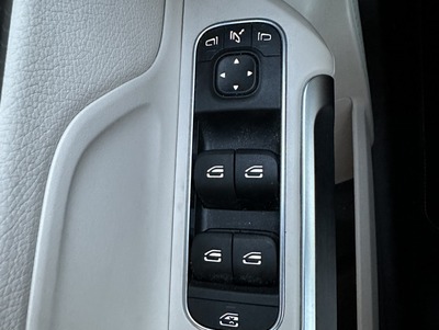 Mercedes_GLB_18.jpg