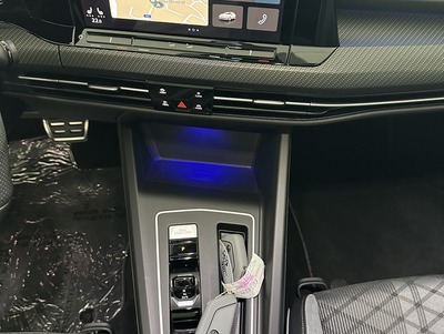 VWGolfGrR_06.jpg