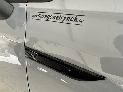 VWGolfGrR_04.jpg