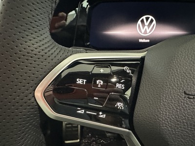 VWGolfGrR_15.jpg