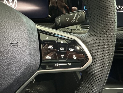 VWGolfGrR_16.jpg
