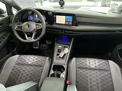 VWGolfGrR_05.jpg