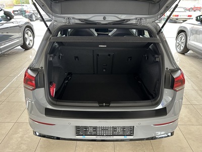 VWGolfGrR_28.jpg