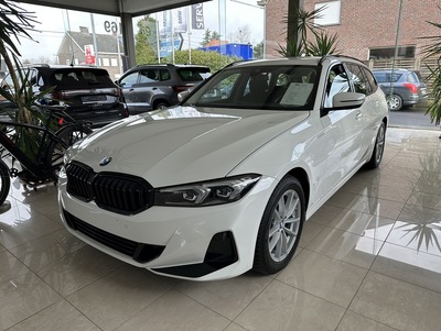 BMW_318Wit_03_tris.jpg