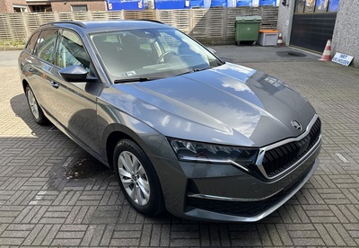 Skoda_Octavia_Grijs_01.jpg