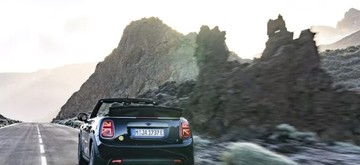 Mini_Cooper_SE_cabrio_2.jpg